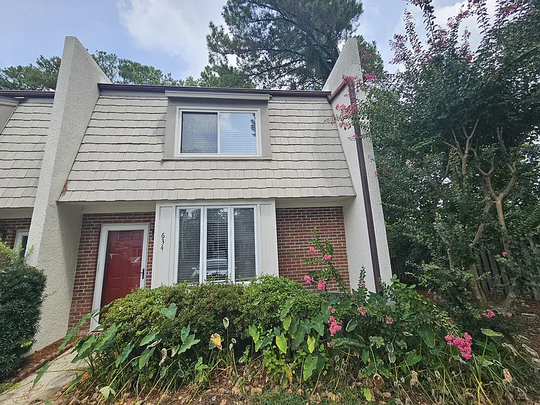 634 Cobblestone Dr — Photo 1