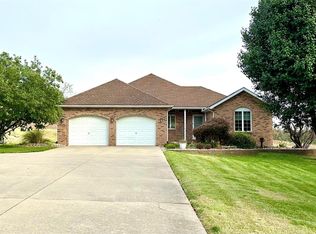 1185 N 9th St, Wood River, IL 62095