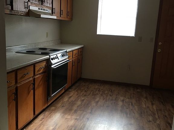 5th image of 222 W College St #B