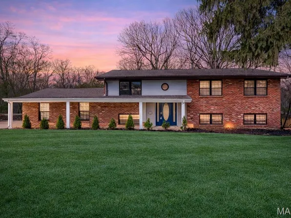 208 Corral Trl, Ballwin, MO 63011