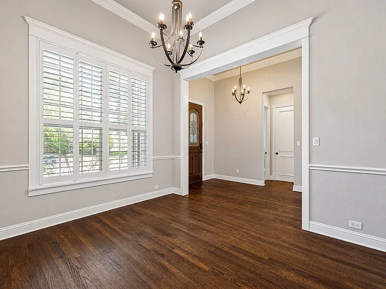 411 Brazoria Dr — Photo 2