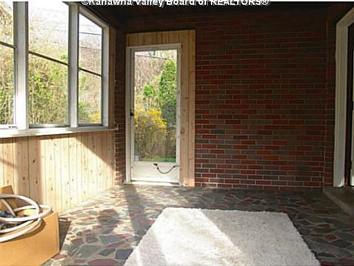 4th image of 810 Mayflower Dr