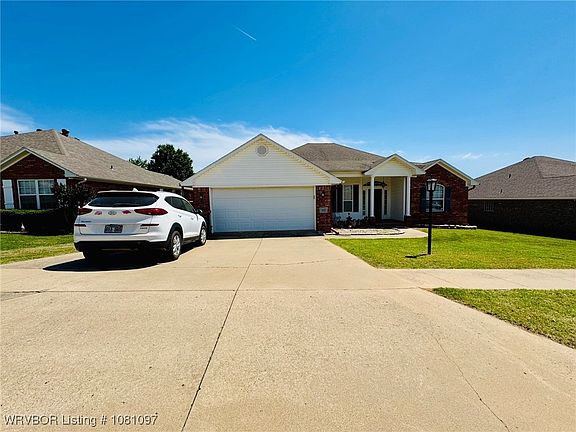 3rd image of 413 Northridge Dr