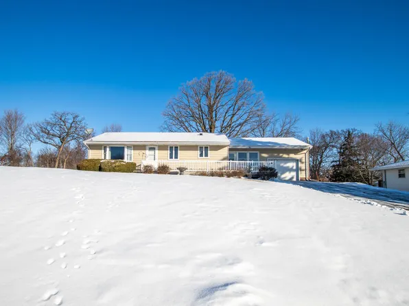 15921 Middle Rd, Dubuque, IA 52002