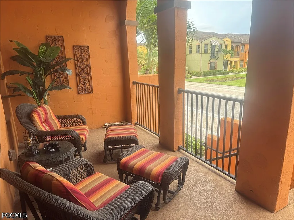 2 bed, 2.5 bath, 1452 sqft, $6,000 — Photo 3