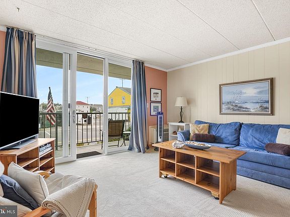 5th image of 14 38th St Unit 105