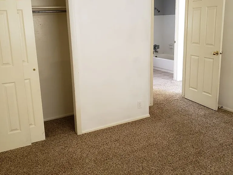 580 S 470th St E #4 — Photo 10