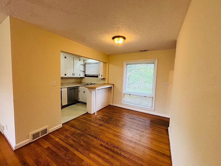 709 Barringer Dr — Photo 4