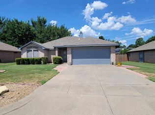 402 Dakota Dr, Joshua, TX 76058