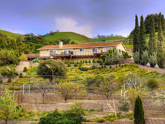 4th image of 4003 Higuera Highland Ln