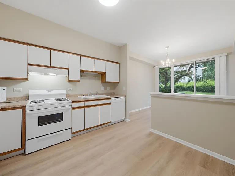 610 Woodhaven Dr — Photo 7
