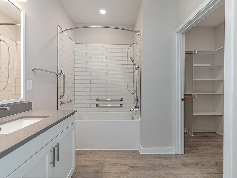 Middle Sound West Apartments — Photo 108