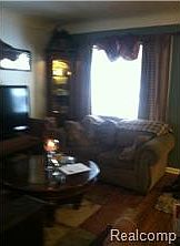 5th image of 958 Mill St