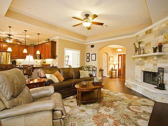 Living room w/fireplace