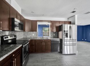 8105 SW 19th St, North Lauderdale, FL 33068