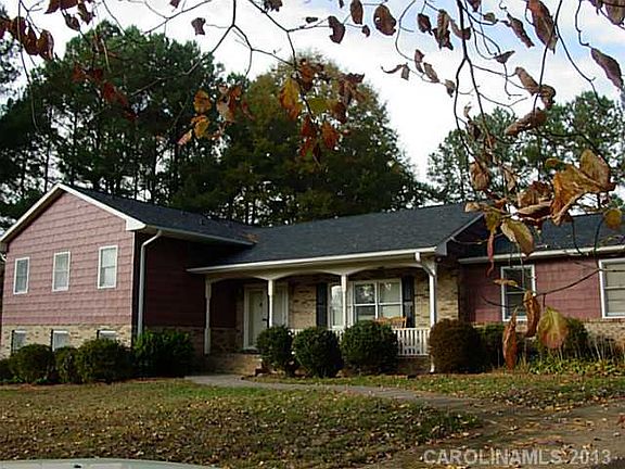 2nd image of 1403 Heritage Ct