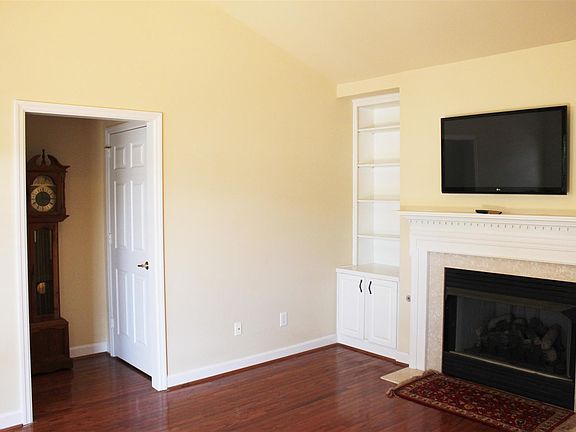 4th image of 6025 Sunrise Cir