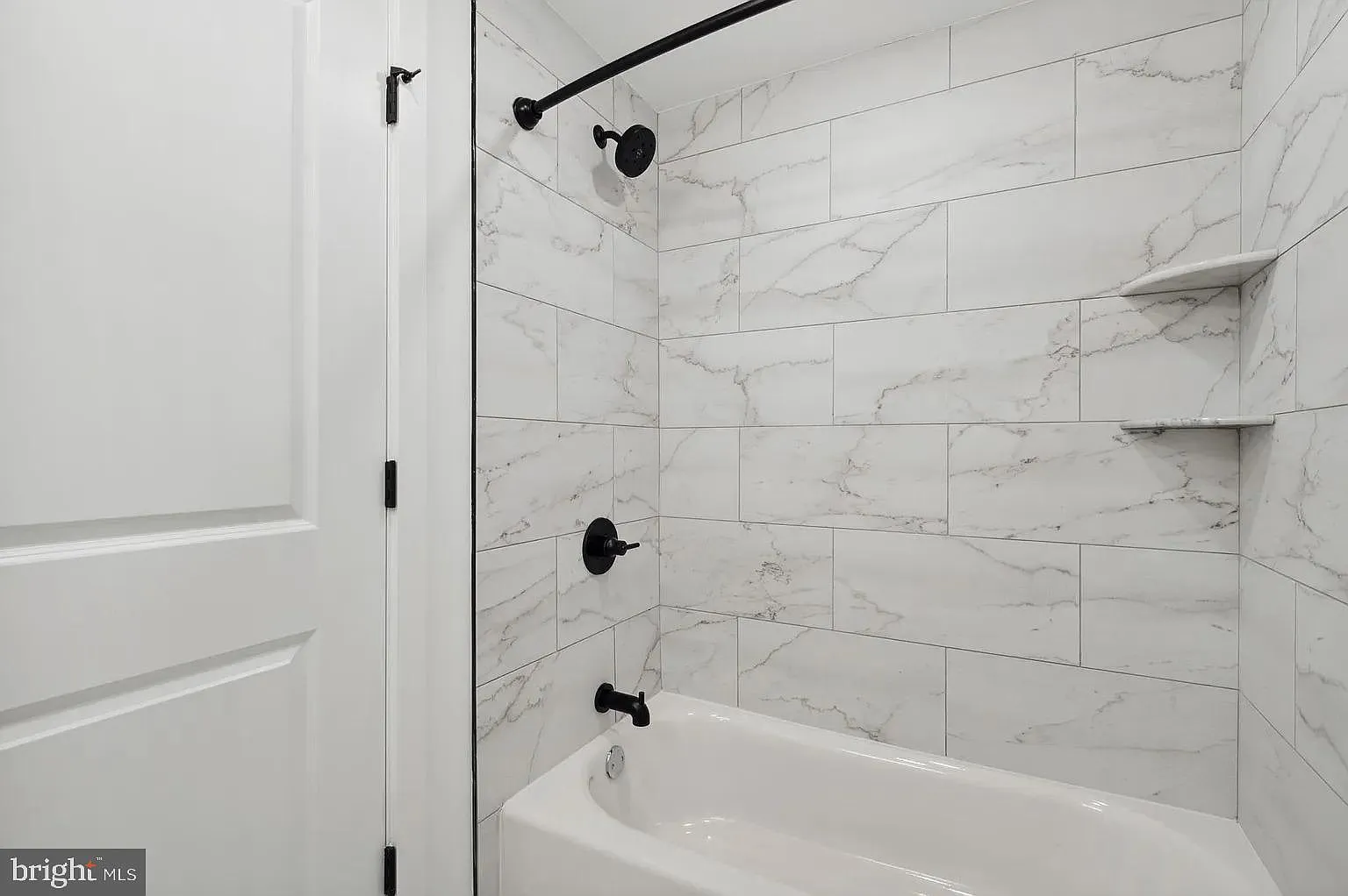 1 bed, 1.0 bath, 1000 sqft, $1,200 — Photo 3