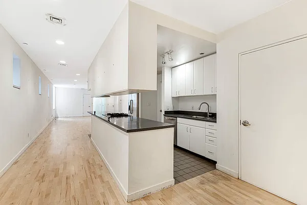 Rented by Compass | media 18