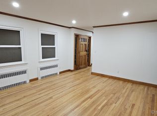 4 Wicklow St, Windsor Locks, CT 06096