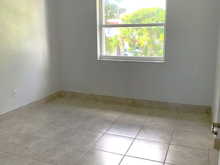 20758 SW 83rd Ave — Photo 8