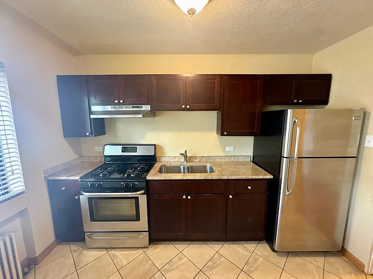 Poplar Apartments — Photo 11