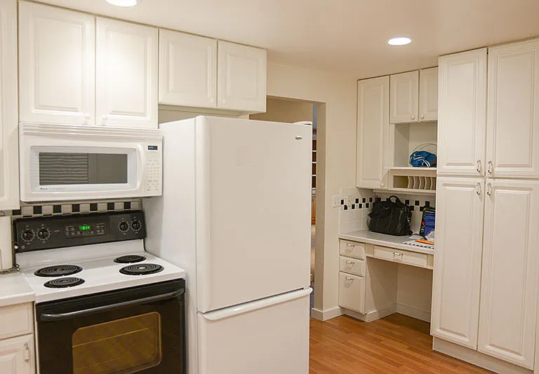 420 NW Dack Ct — Photo 9