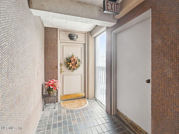4th image of 4401 LAKESIDE Drive #204
