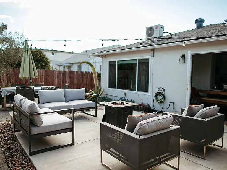 4588 Winona Ave — Photo 94