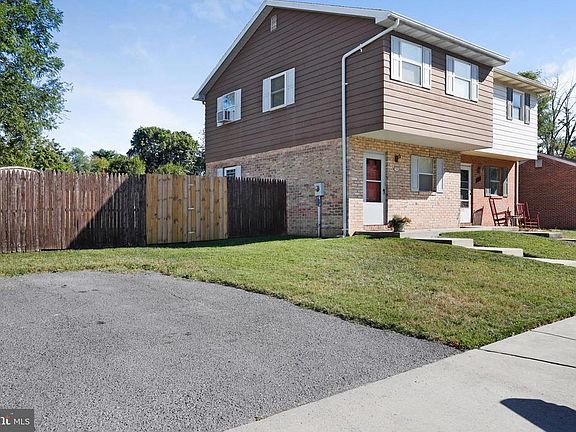 2nd image of 376 Yorkshire Dr