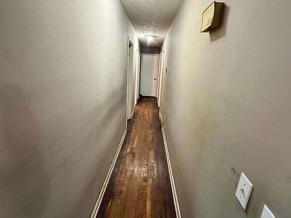 5th image of 608 Mitchell Ct