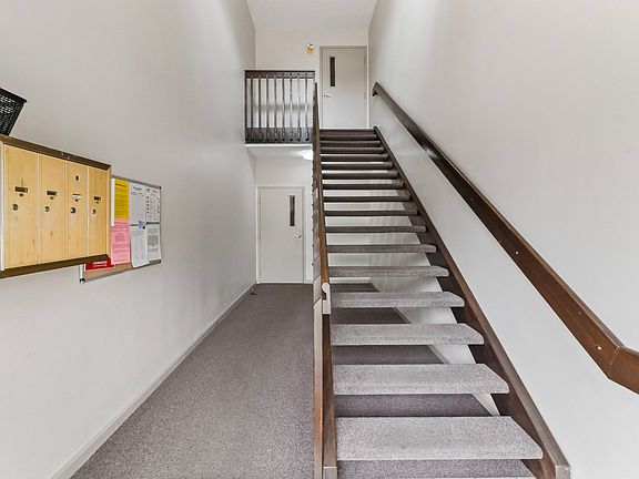 5th image of 931 Wickham Ct Unit 207