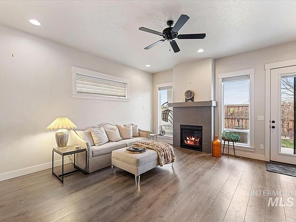 3rd image of 10704 W Evelia St