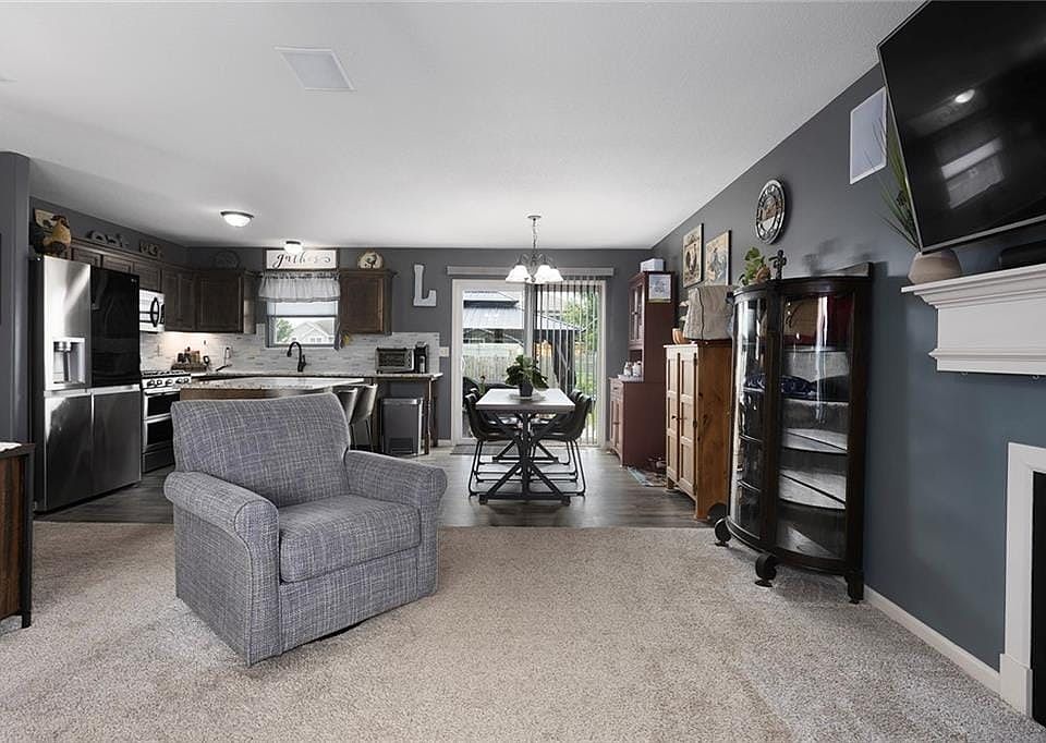 1st image of 305 193rd St