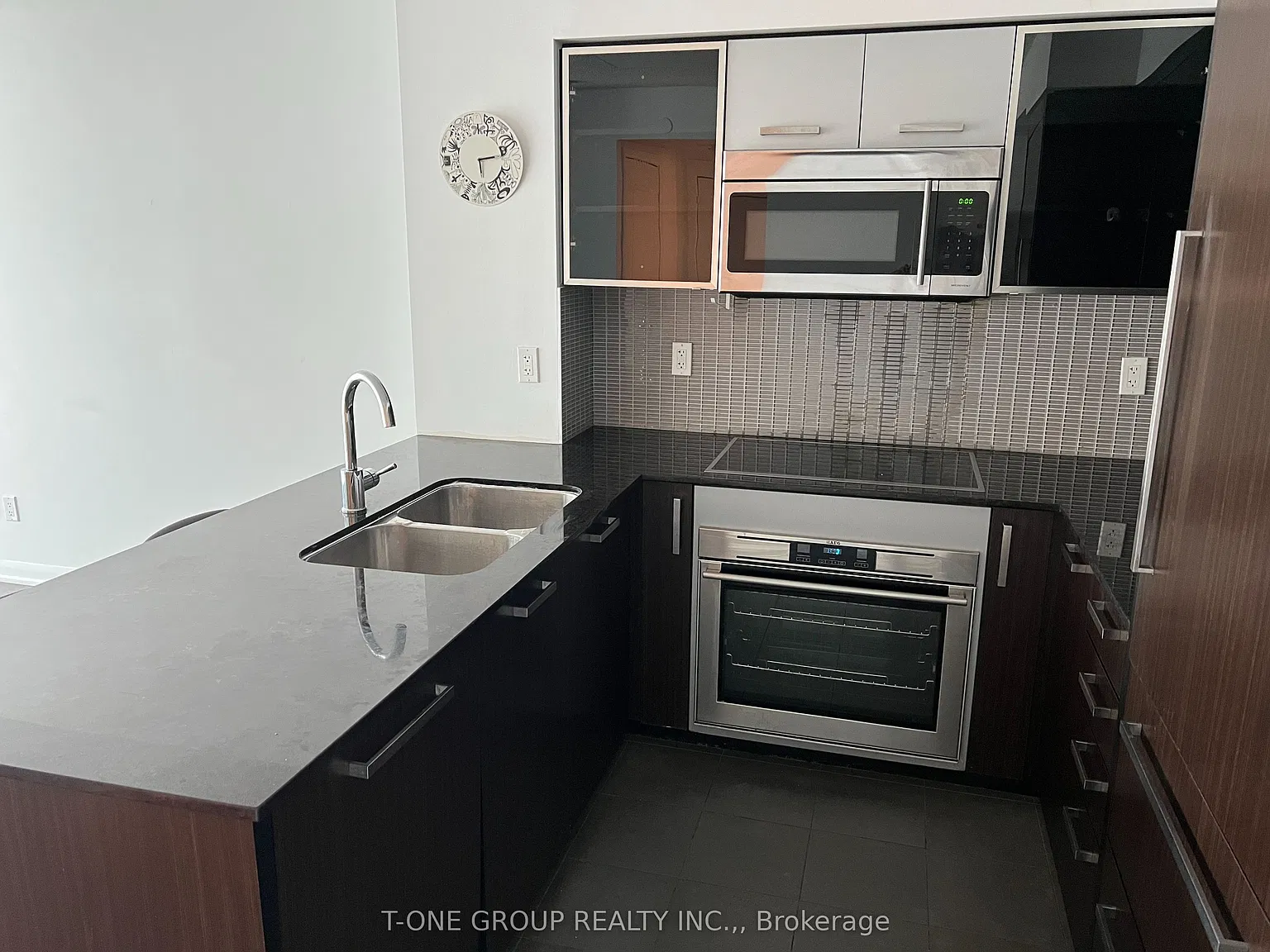 1 bed, $2,300 — Photo 4