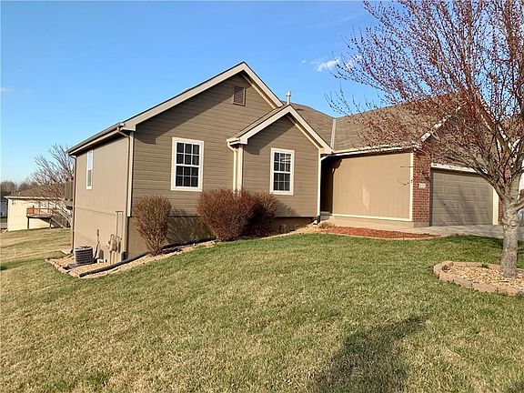 3rd image of 806 SW Meadow Gln