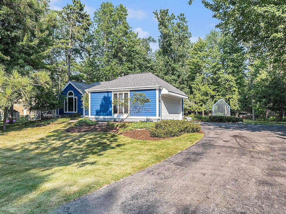3490 Holiday Village Rd, Traverse City, MI 49686 | MLS