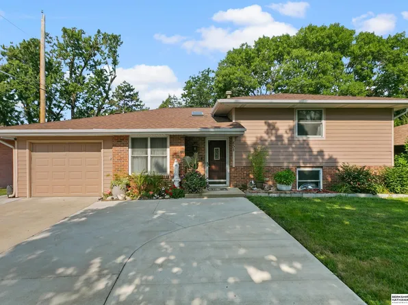 851 S 51st St, Lincoln, NE 68510