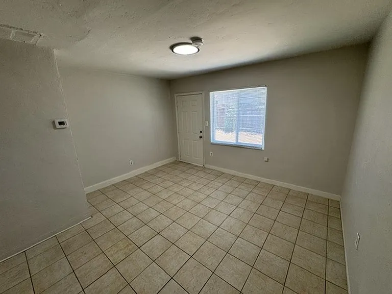 1405 W Clarendon Ave — Photo 9