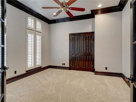 5th image of 105 Williamsburg Ct