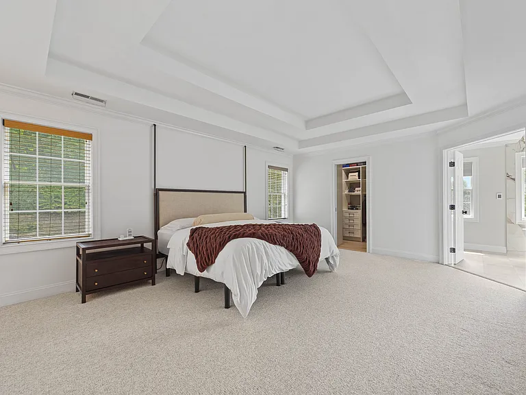 15 W Barrett Hill Rd — Photo 8