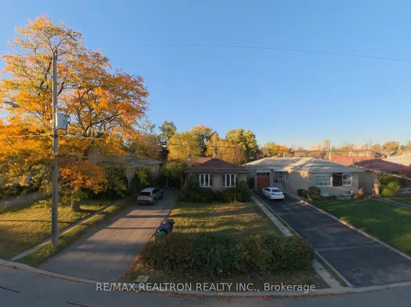 62 Caines Ave, Toronto, ON M2R 2L3