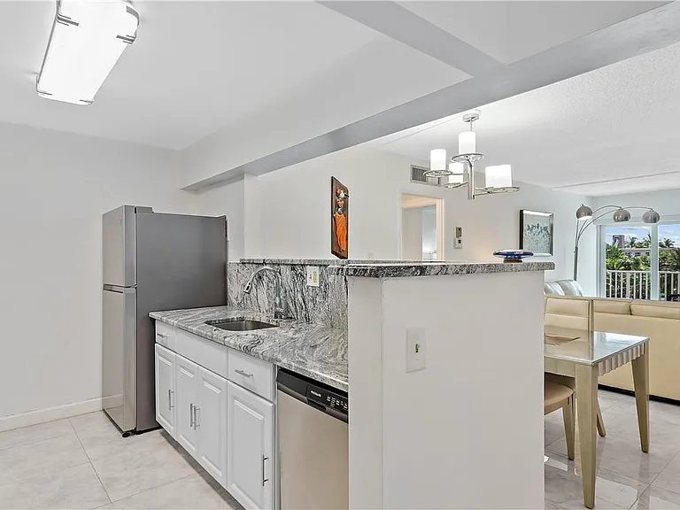 95 N Birch Rd #405 — Photo 19