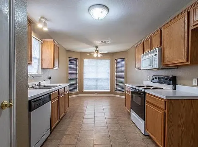 816 W Colony Dr — Photo 11
