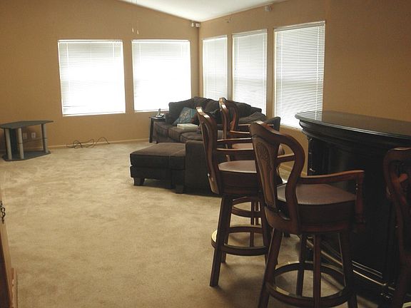 4th image of 201 W Oakview Ave Unit 16