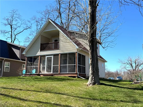 236 Danielle Dr, Hamlin, NY 14464