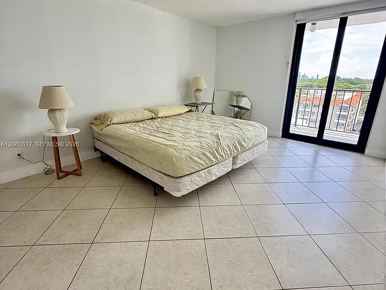 2625 Collins Ave #810 — Photo 6