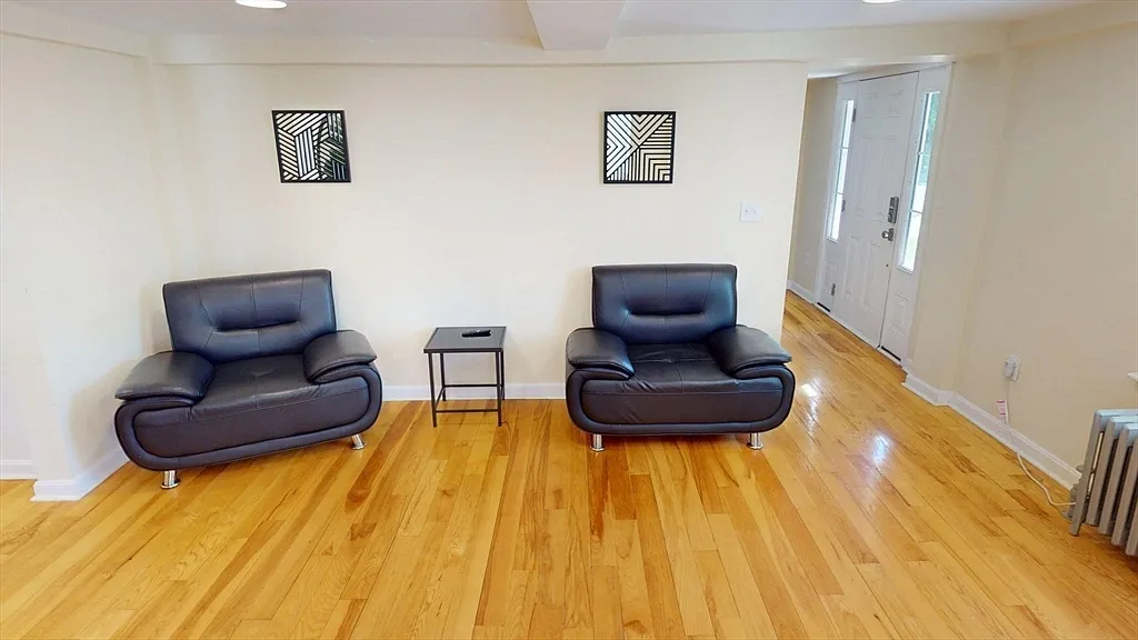 4 bed, 4.5 bath, 2500 sqft, $4,600 — Photo 3