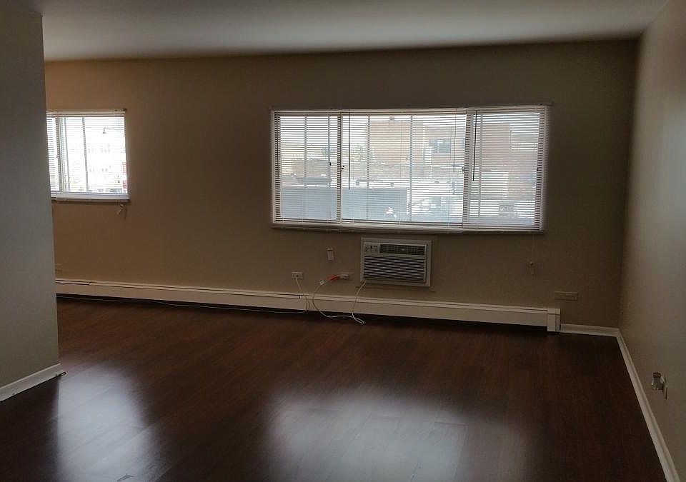 1st image of 2200 Scoville Ave APT 305