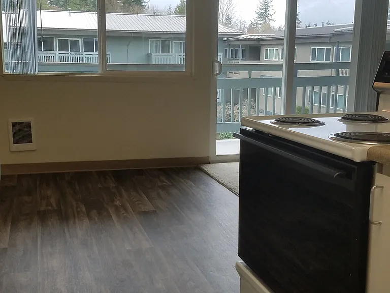 COURTYARD APTS-MUKILTEO — Photo 38